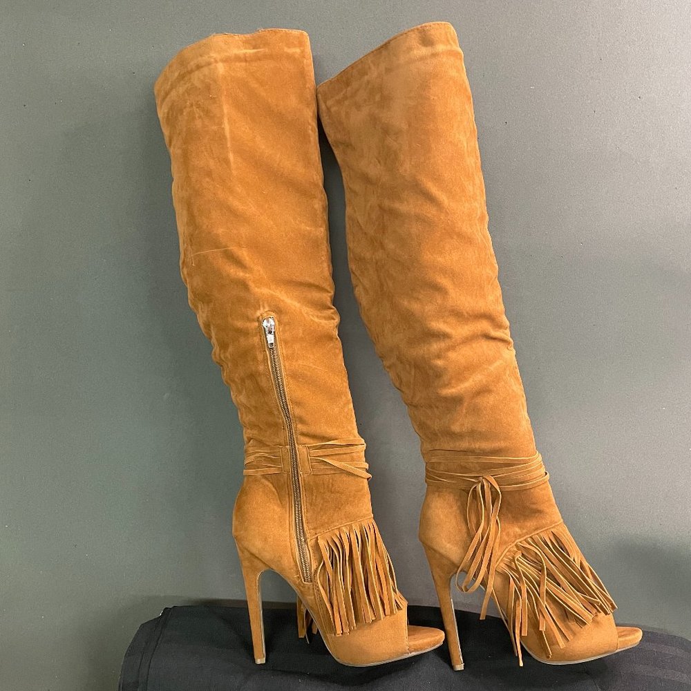 Shoe Dazzle Lgt Brown Open Toe Stiletto Knee High Fringe Boots sz 5.5 NWOB